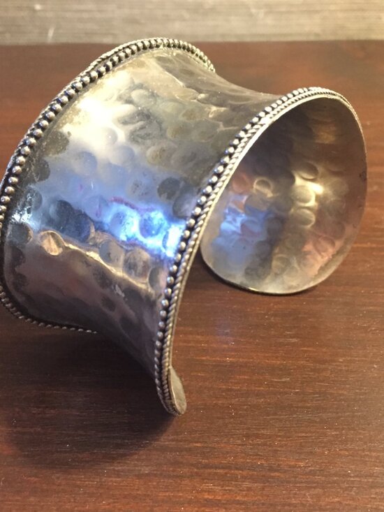 πβ¨ Wrist Royalty Alert β¨ Silver-Tone Cuff Bracelet β Handmade in Africa πͺπ¦π« - Picture 2 of 9